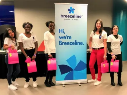 Adolescentes en un concurso de programación