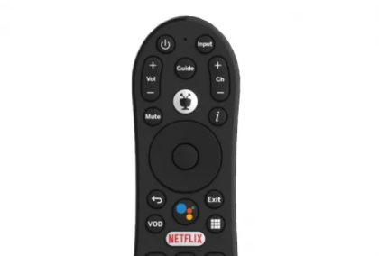 Un hombre de mediana edad, con barba, usando una laptop.