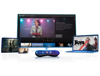 Una tablet, un smartphone, un TV y el control remoto Tivo, todos exhiben varios títulos de Amazon Prime.