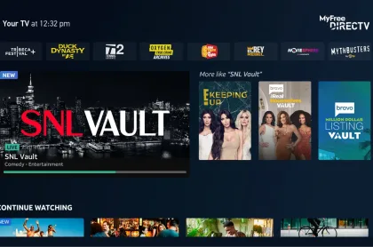 Interfaz de la pantalla de inicio de MyFree DIRECTV en donde se muestra una barra de navegación superior, una transmisión en vivo de SNL Vault y una fila de programas de telerrealidad sugeridos debajo.
